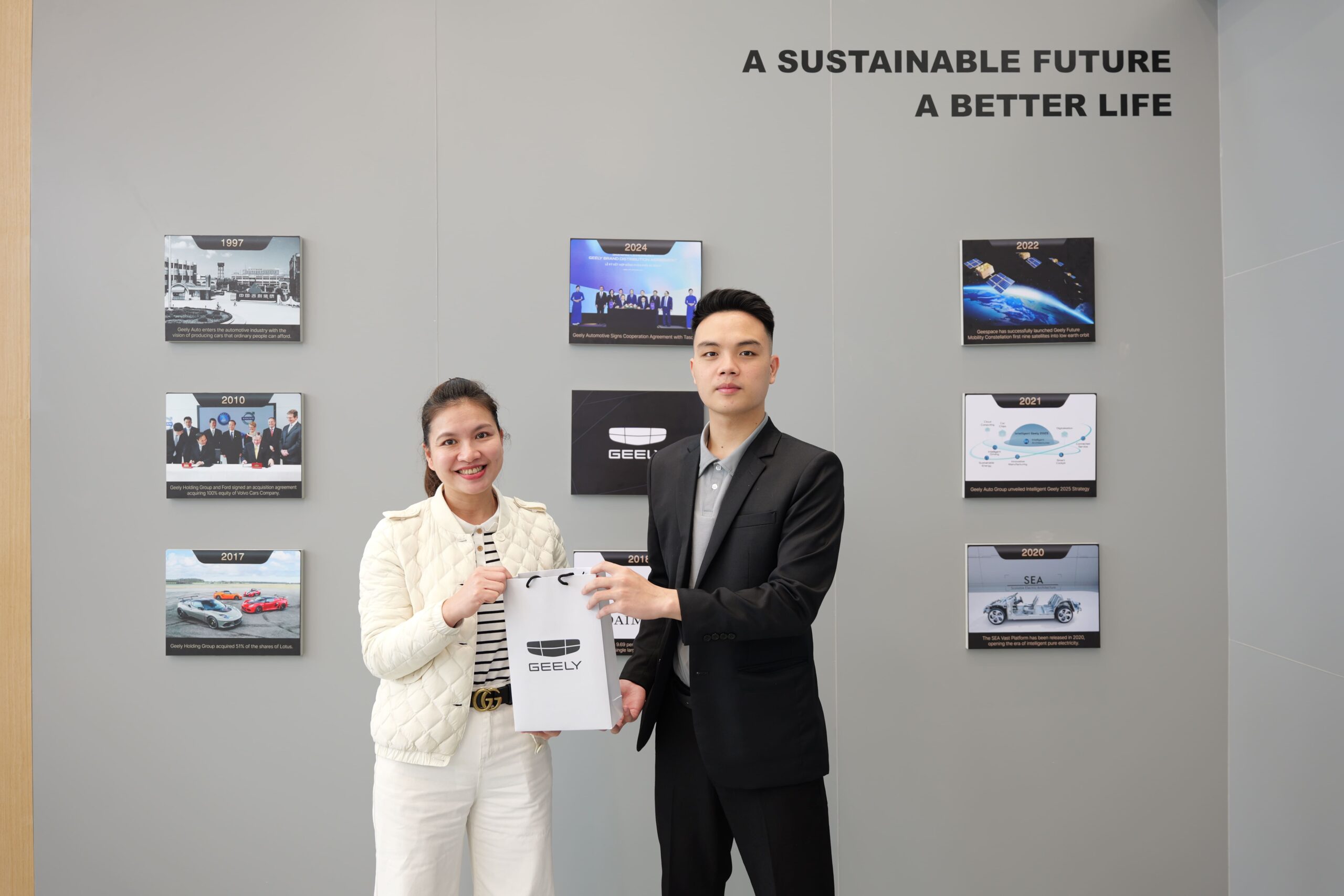 P1100486 1 scaled Những món quà độc quyền Geely Việt Nam tri ân khách hàng