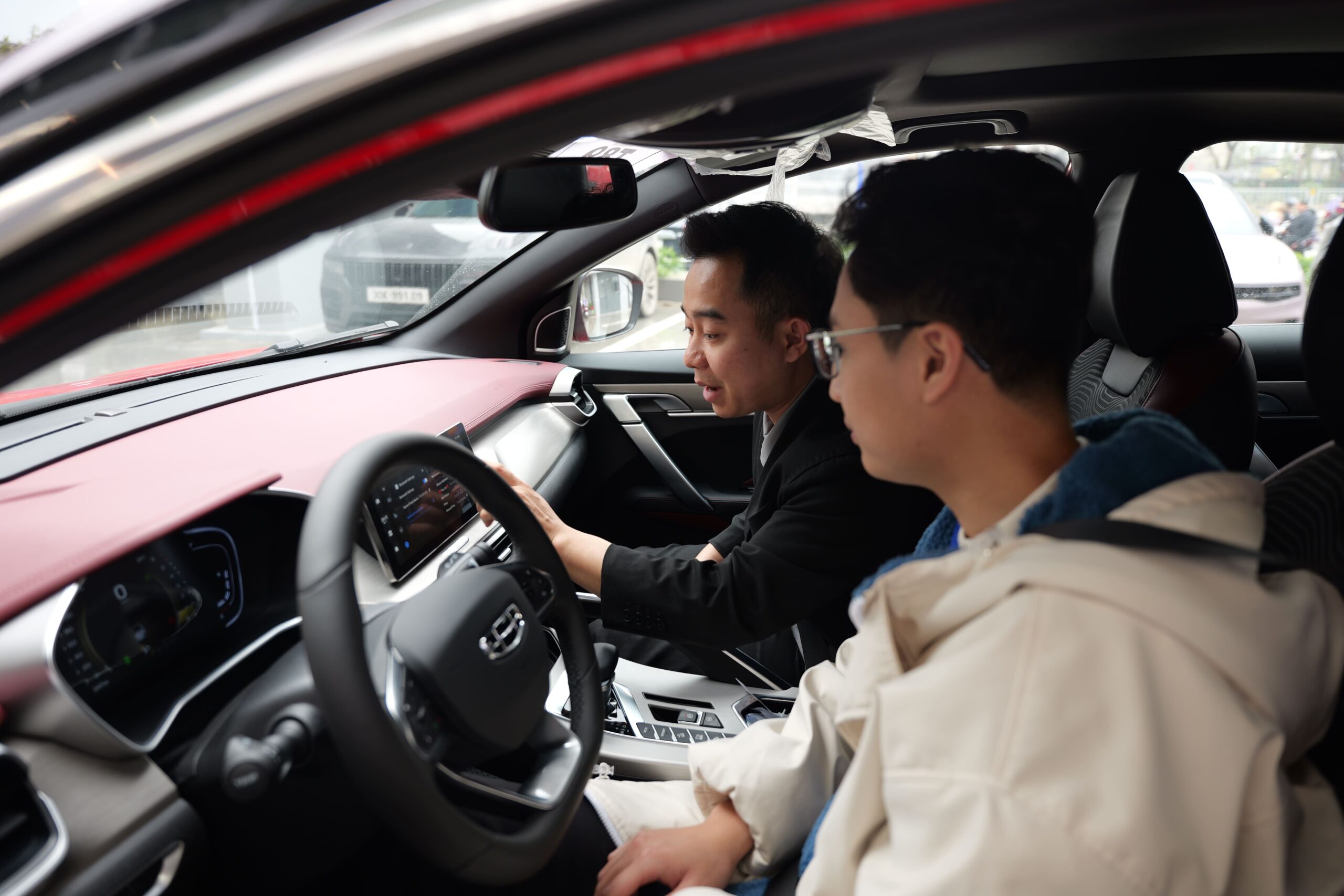 P1100567 scaled Khách hàng trải nghiệm sự kiện lái thử tại Geely Giải Phóng